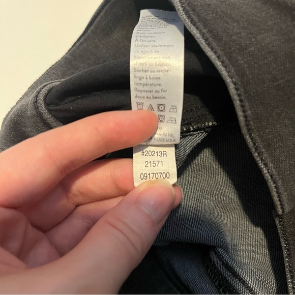 Spanx 20213R Vintage Distressed Ankle Skinny Jeans Black Size Medium Destroyed - Picture 8 of 8